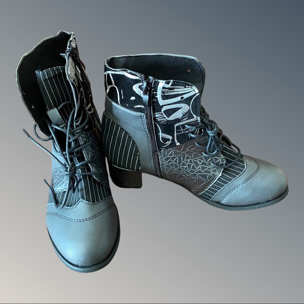 Black & metallic silver size 6 side zip front tie bootie